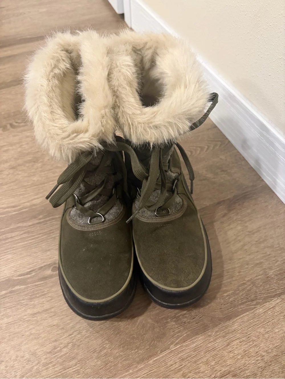 Sorel Tivoli III Waterproof Winter Boots Size 9.5